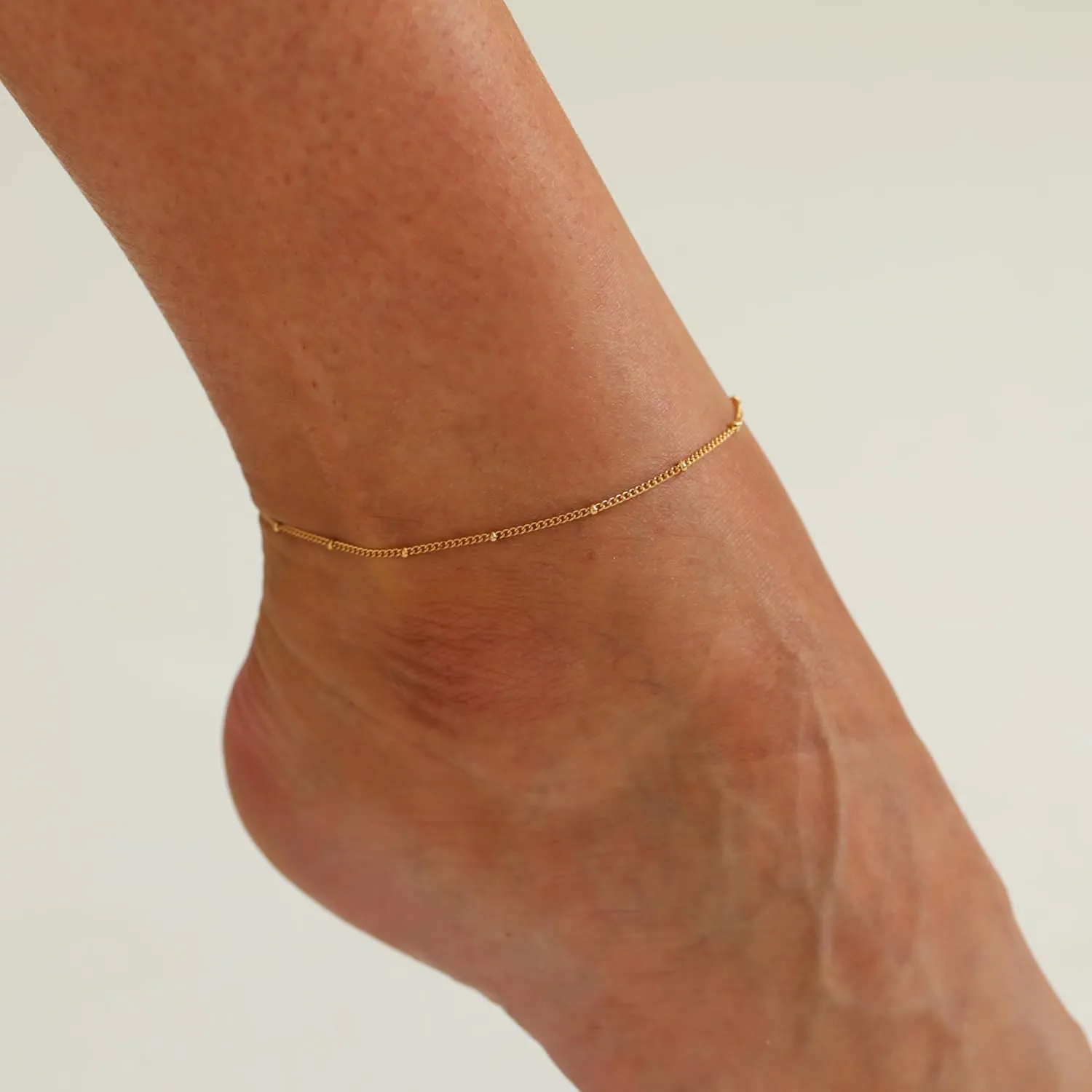 Ankle Bracelets for Women Dainty 18K Gold Plated Anklet Waterproof Round Beaded Paperclip Herringbone Pearl Chain Anklets Waterproof Beach Foot Jewelry