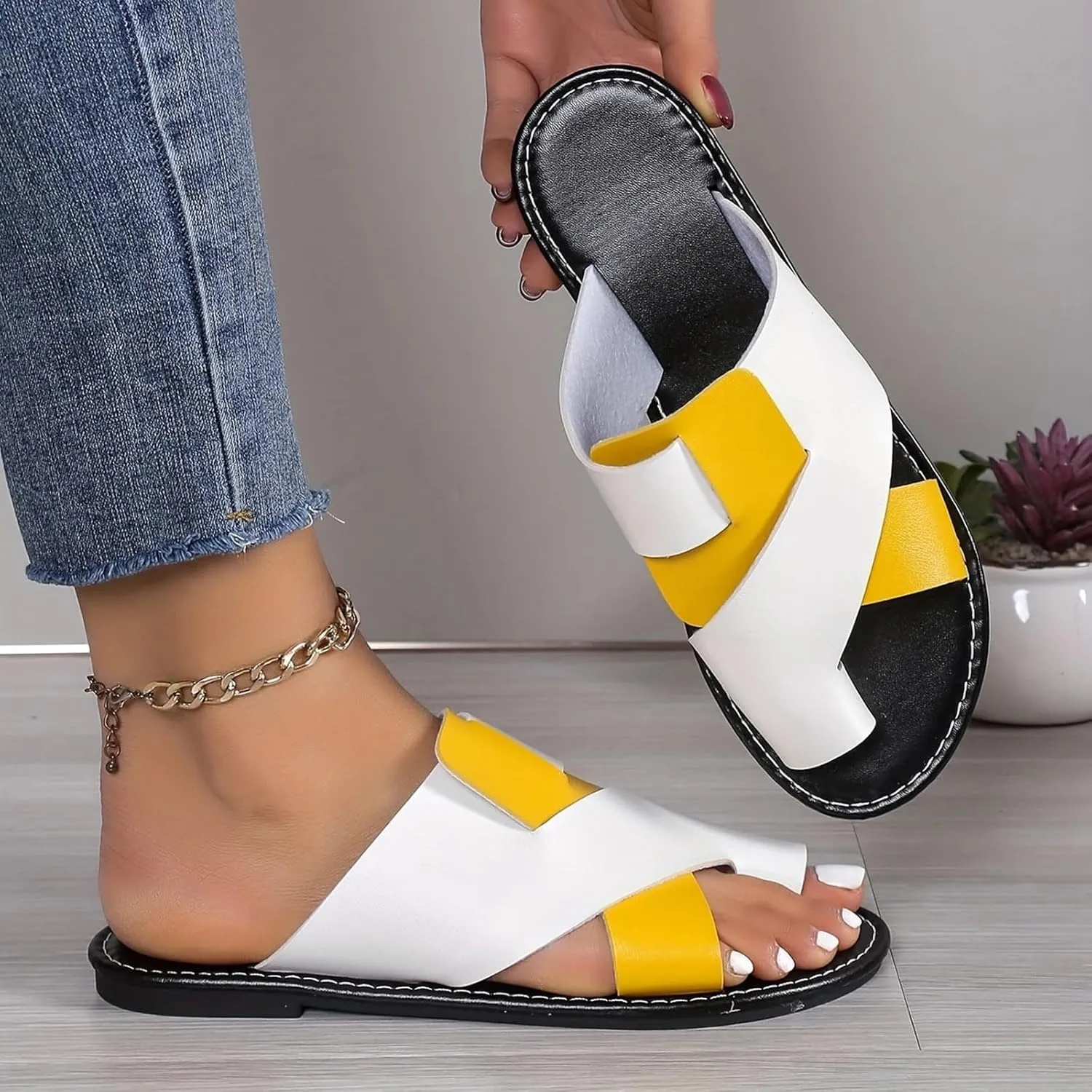 Flat Sandals for Women 2025 Color Block Flat Ring Toe Thong Sandals Fashion Casual Beach Summer Slip On Slides Slippers