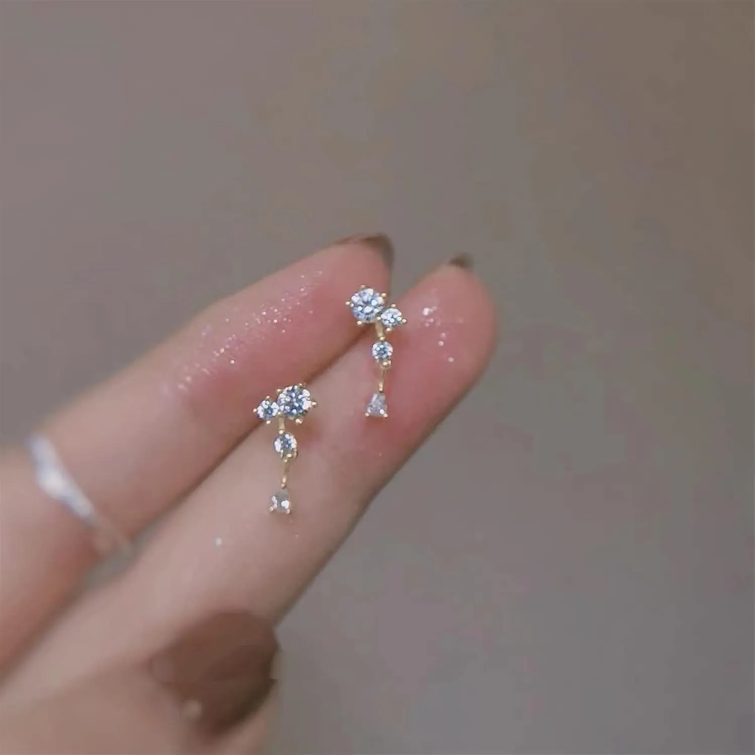 LSCZSLYH Zircon Earrings Hypoallergenic Fashion Ear Studs Female Pendant Tassel Pendant Earrings for Women Jewelry (Color : C413 Gold, Size : B)