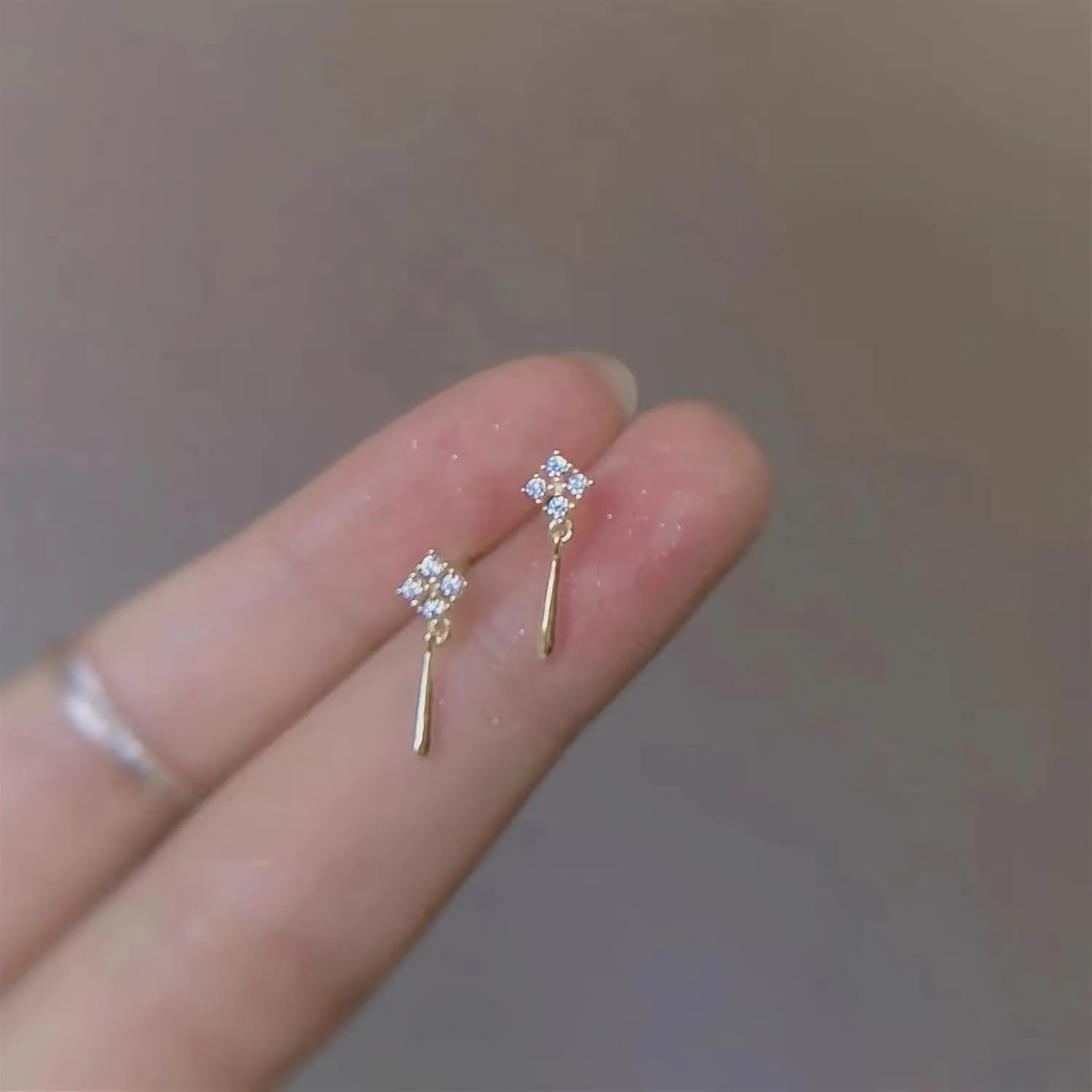 LSCZSLYH Zircon Earrings Hypoallergenic Fashion Ear Studs Female Pendant Tassel Pendant Earrings for Women Jewelry (Color : C413 Gold, Size : B)