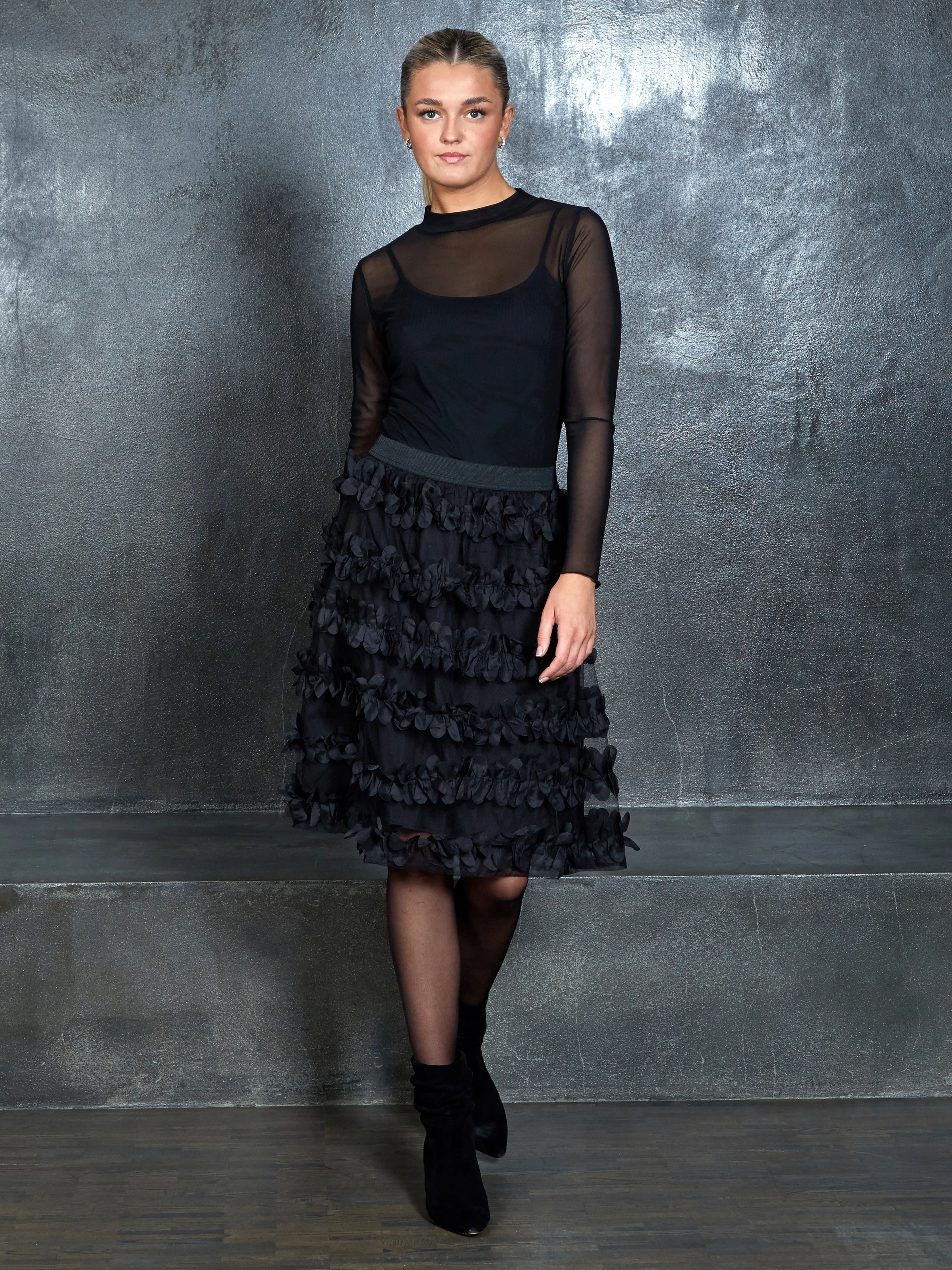 Elegant Black Sine Skirt - Chic and Stylish Womens Fashion